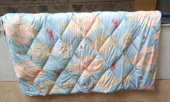 SINGLE BED COTTON DUVET 4*6 image 3