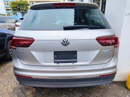 Volkswagen Tiguan Sunroof grey 2018 image 9