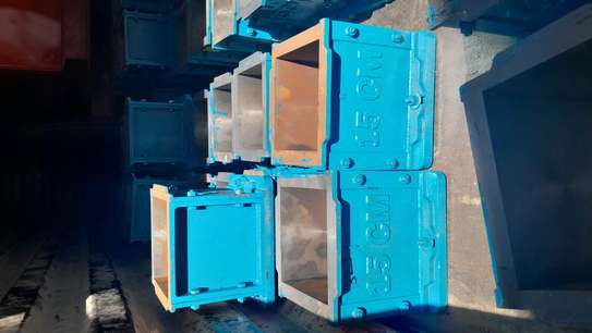 Concrete cube moulds image 4