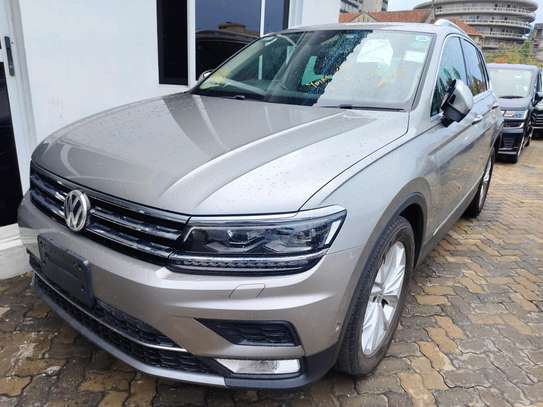 Volkswagen Tiguan Sunroof grey 2018 image 2