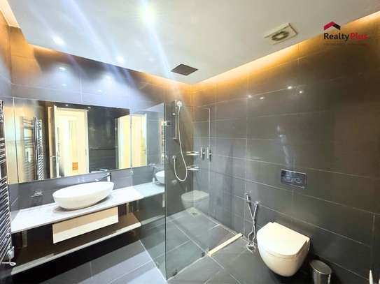 Serviced 1 Bed Apartment with En Suite at Le Marc image 9