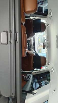 Audi Quattro Grey 2018 7 seater image 8