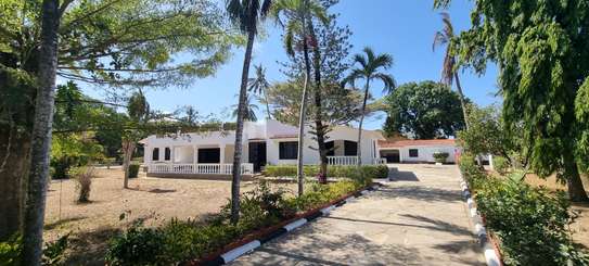 5 Bed Villa with En Suite at Animo Mtwapa image 1