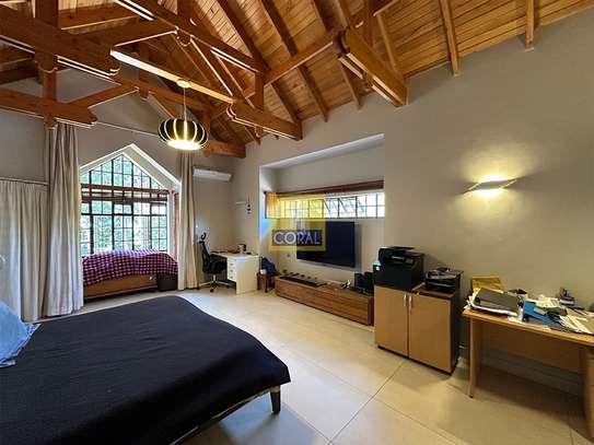 6 Bed Townhouse in Spring Valley image 3