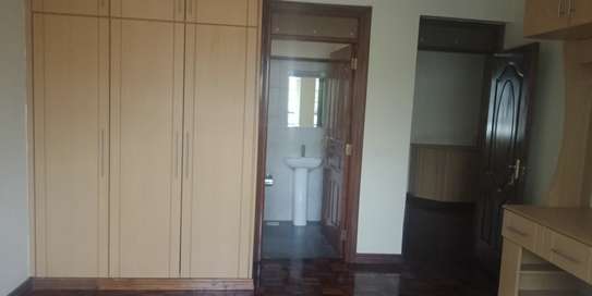 4 Bed Apartment with En Suite in Westlands Area image 4