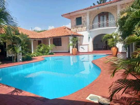 5 Bed Townhouse with En Suite at Bofa image 3