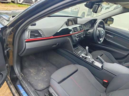 BMW 320i black 2018 image 9