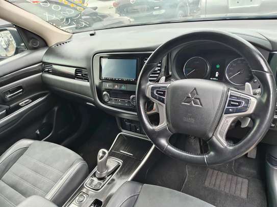 Mitsubishi outlander PHEV 2018 Sunroof image 9