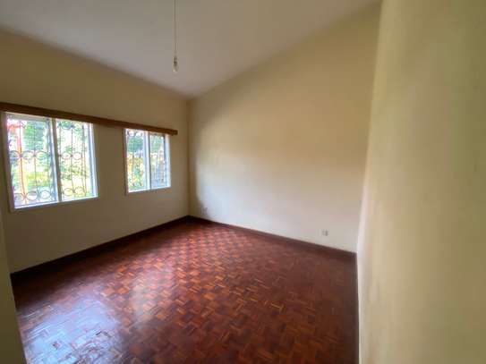 4 Bed Townhouse with En Suite in Lake View image 6