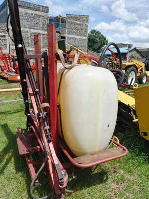Hardi boom sprayer image 3
