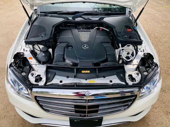 Mercedes Benz image 2