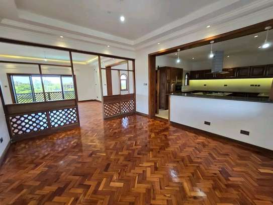 3 Bed Apartment with En Suite at Green Wood Drive image 26