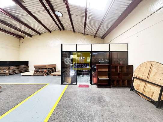 7,500 ft² Warehouse with Parking in Industrial Area image 8