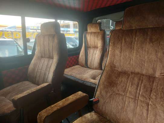 TOYOTA HIACE AUTO DIESEL 4WD image 6