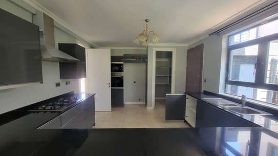 4 Bed Townhouse with En Suite in Runda image 2