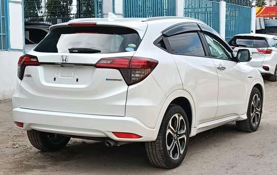 Honda Vezel Hybrid white 2018 2WD image 12