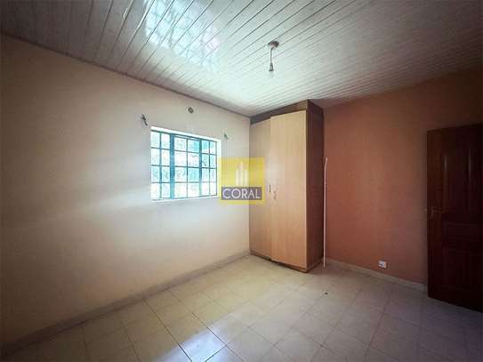 5 Bed House in Ridgeways image 3