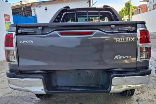 TOYOTA Hilux image 5