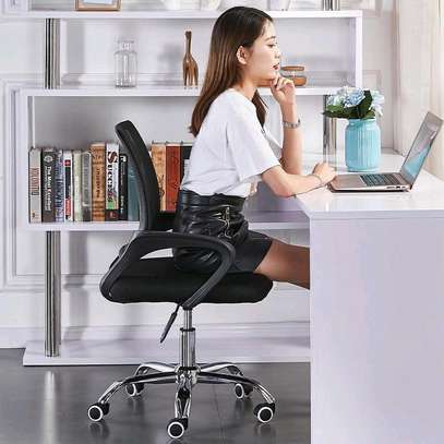 Ergonomic swivel office chair image 1