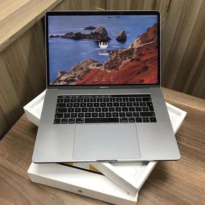Apple MacBook Pro Mid 2019 Intel i7 32GB/256GB 15" image 1