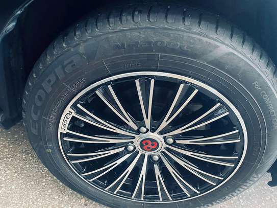 Toyota fielder hybrid 2019model image 3