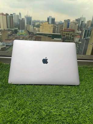 MacBook pro 2018 Corei9 32GB RAM 1TB Ssd 4GB GPU image 2