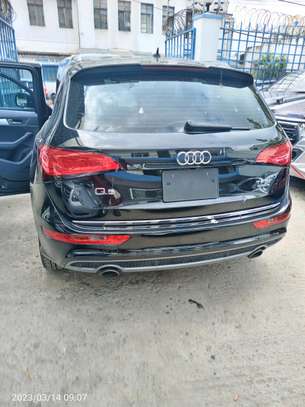 Audi Q5 black image 1