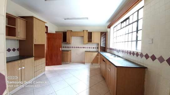 4 Bed House with En Suite in Spring Valley image 3