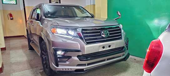 Toyota Land Cruiser Prado 5 Seater 2018 Sunroof image 10