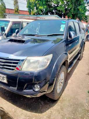 Toyota Hilux double cabin image 2