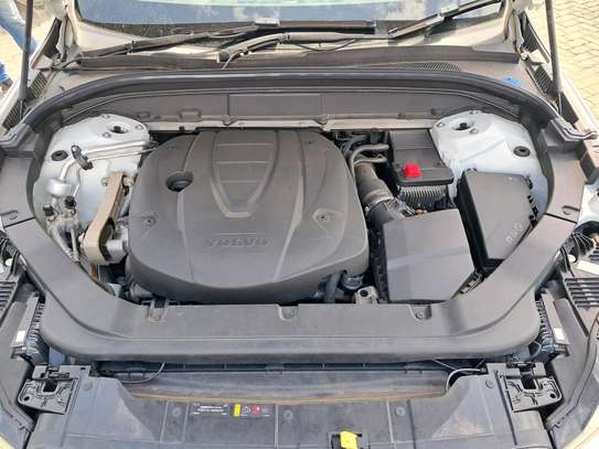 Volvo xc60, 2018 model image 9