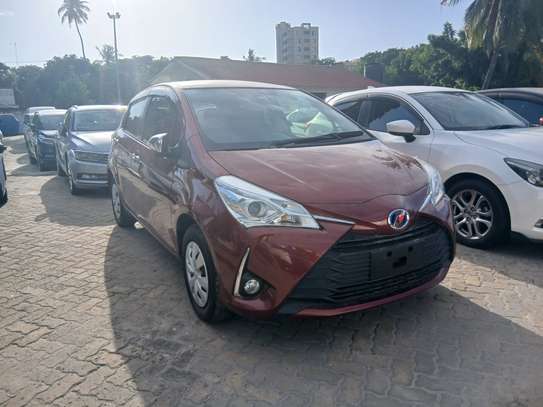 Toyota vitz Hybrid 2019 deposit 650K image 2