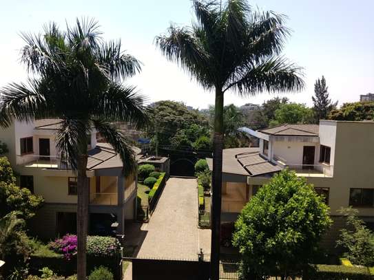 5 Bed Villa with En Suite in Lavington image 1
