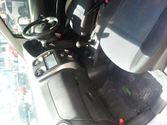 Nissan note image 9