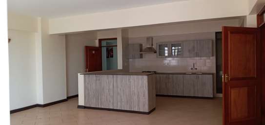 3 Bed Apartment with En Suite in Mountain View image 1