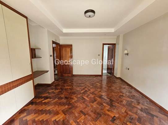 4 Bed Apartment with En Suite in Riverside image 2