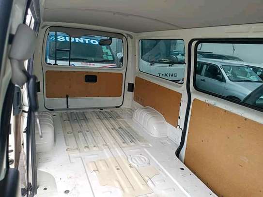 TOYOTA HIACE MANUAL DIESEL 2015 MODEL. image 5