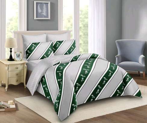 5*6 Warm Binded Duvet with 1 bedsheets 2 pillow cases image 2