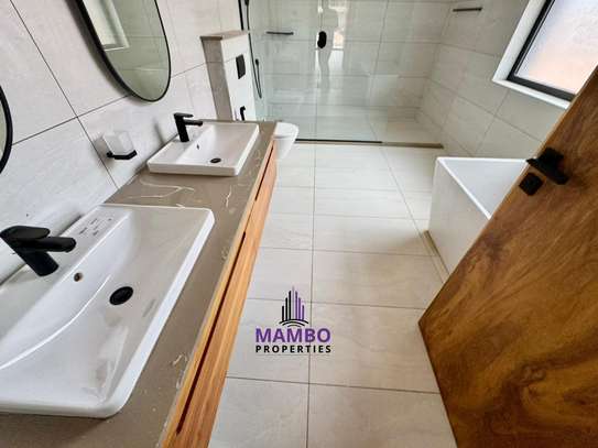 4 Bed Villa with En Suite at Off Loresho Ridge image 7