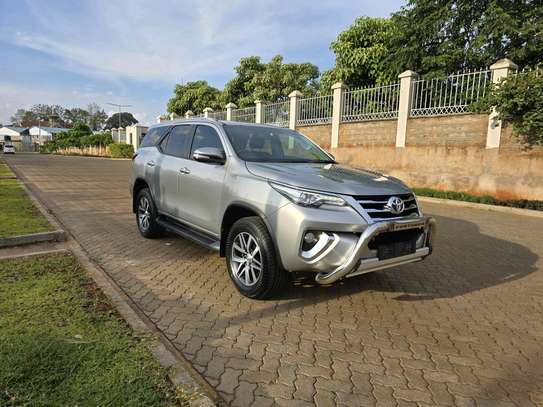 2017 Toyota Fortuner image 1