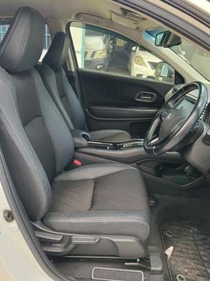 Honda Vezel Hybrid white 2018 2WD image 6