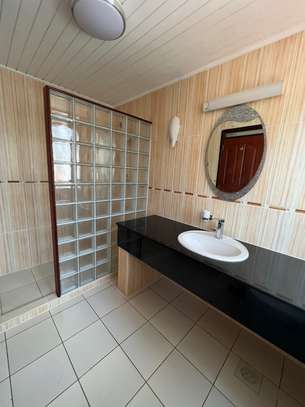 4 Bed Townhouse with En Suite in Muthaiga image 18