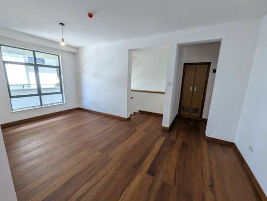 4 Bed Apartment with En Suite at Rosslyn image 12