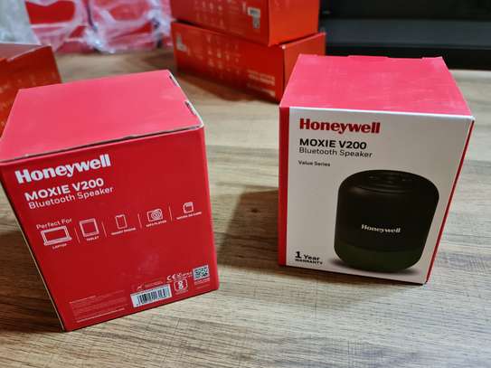 Honeywell Moxie V200 Light & Portable Bluetooth Speaker image 6