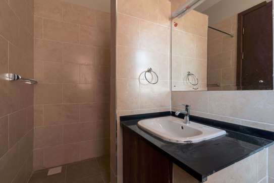 3 Bed Apartment with En Suite in South C image 8