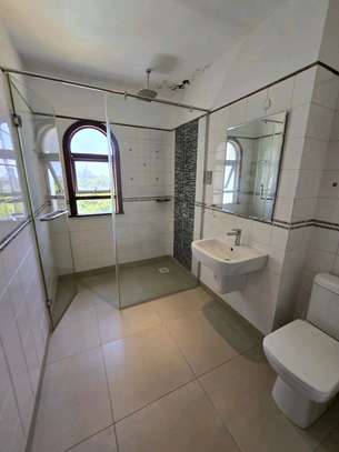 3 Bed Apartment with En Suite at Green Wood Drive image 2