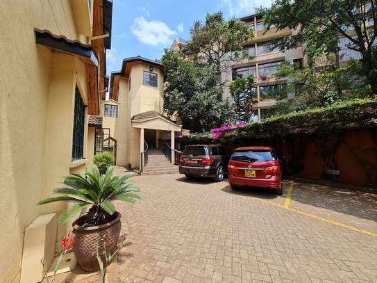 800 ft² commercial property for rent in Westlands Area image 11