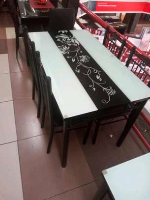 Morden dinning table 4 seater image 6