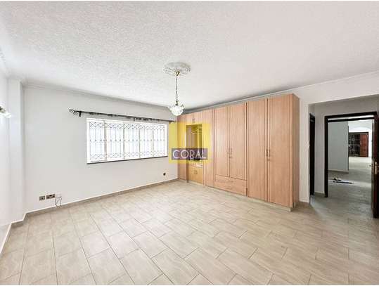 4 Bed Apartment in Parklands image 9