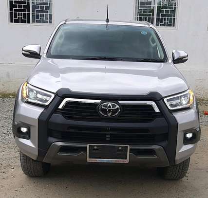 Toyota hilux double cabin image 2